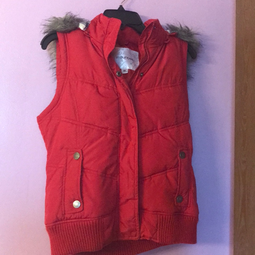 Maurice’s Red Puffer Vest with Hood sz M NWOT